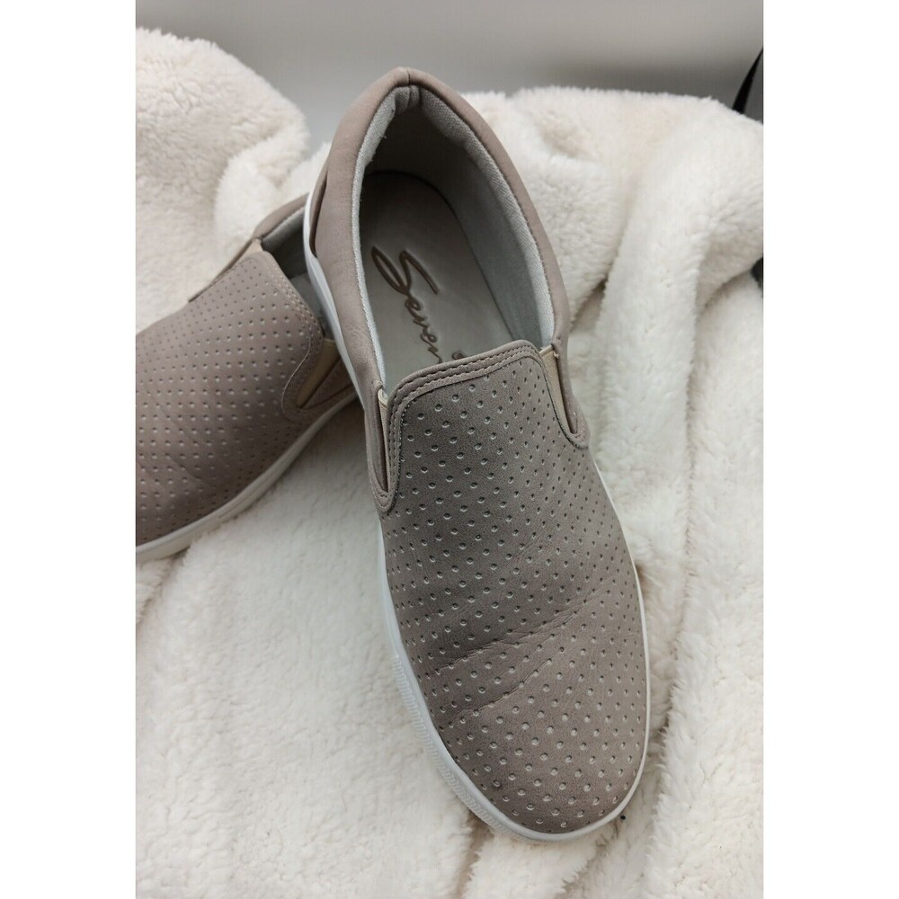 Women's Seven 7 Gemini Sneaker size 9 Beige Faux leather Slip on Loafer‎ flats